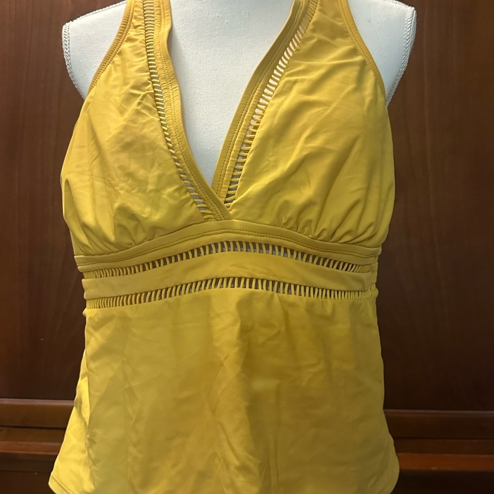 Gorgeous vibrant Yellow swim top 1X